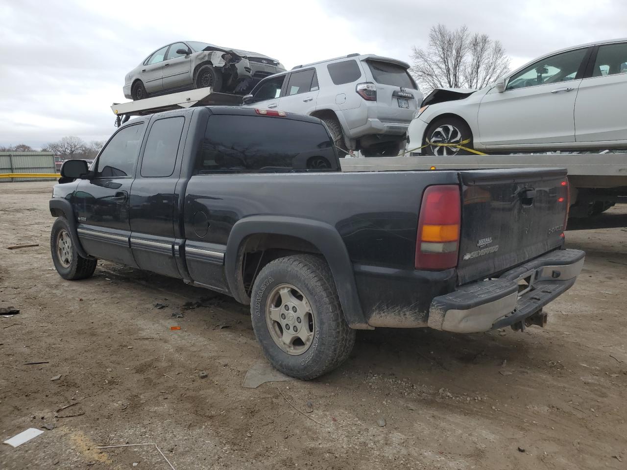 Image 2 of 2002 CHEVROLET SILVERADO C1500 2002 with VIN 2GCEC19T721409815