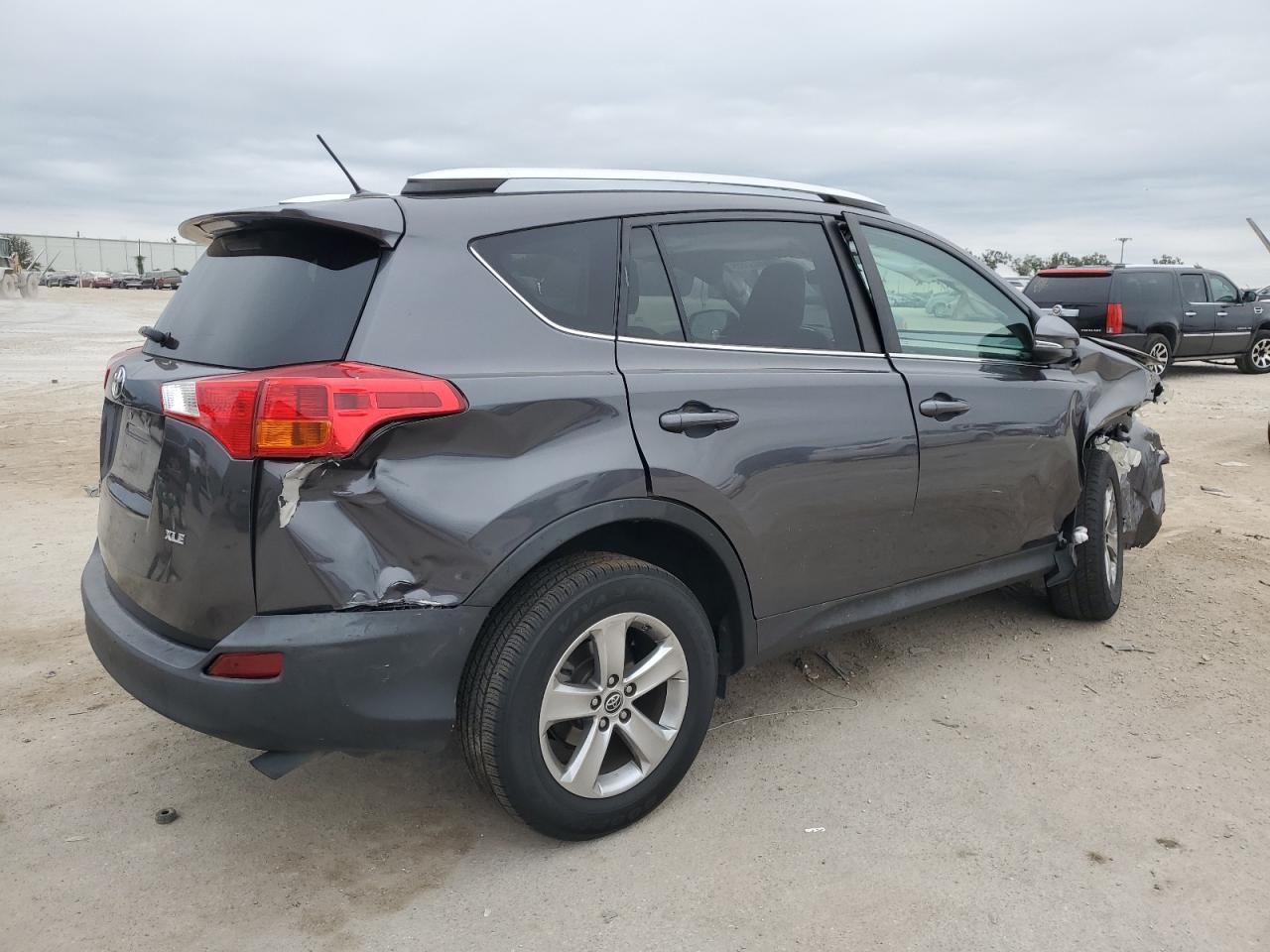 Image 3 of 2015 TOYOTA RAV4 XLE 2015 with VIN 2T3WFREV9FW200560