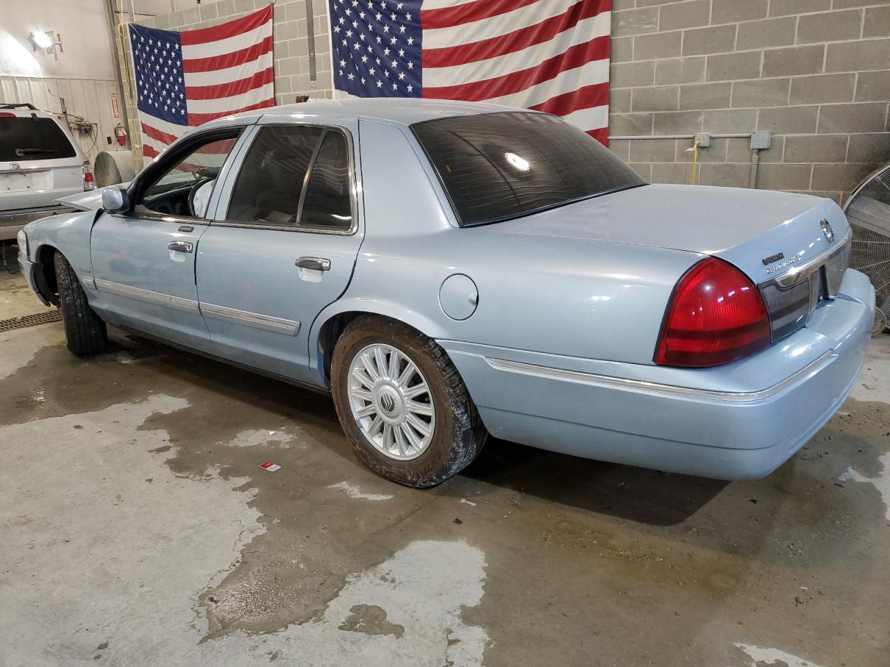 Obraz 2 z Mercury Grand Marquis Ls 2010 z VIN 2MEBM7FVXAX630604