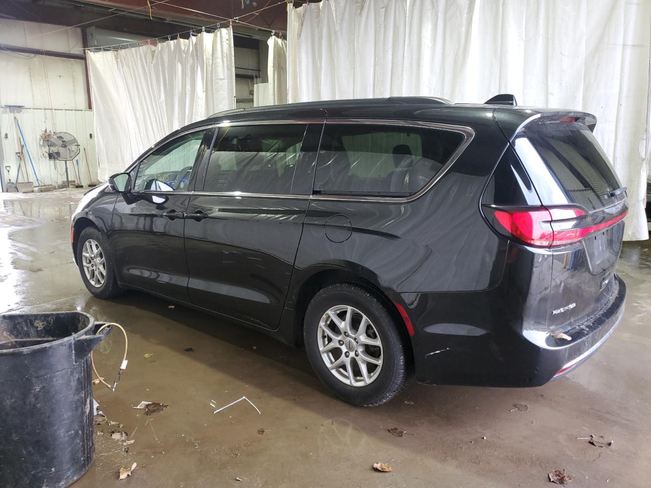 Image 2 of 2022 CHRYSLER PACIFICA TOURING L 2022 with VIN 2C4RC1BG2NR182070