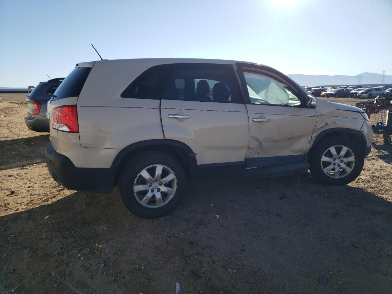 Image 3 of 2011 KIA SORENTO BASE 2011 with VIN 5XYKT3A11BG113798