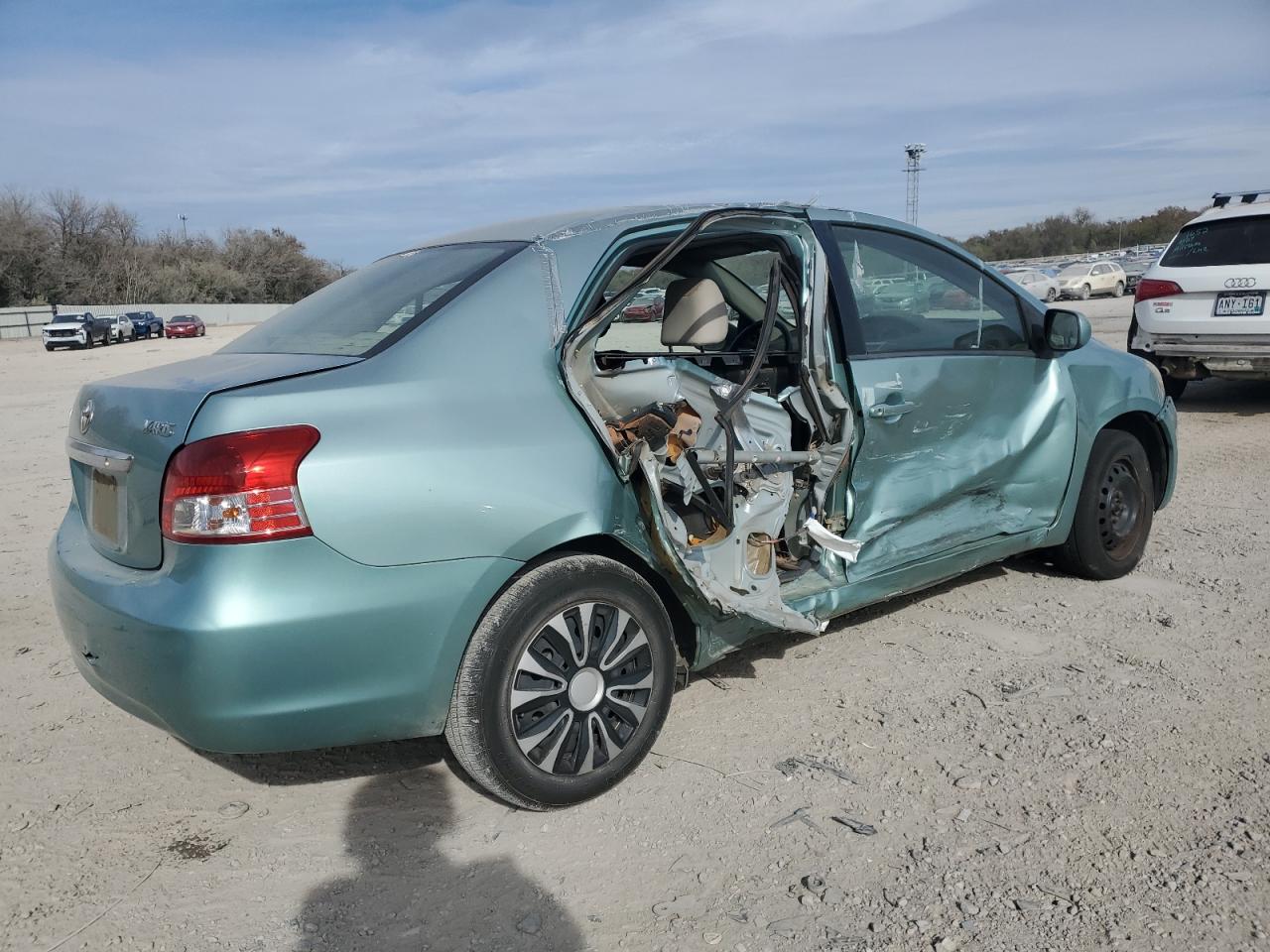 Image 3 of 2008 TOYOTA YARIS  2008 with VIN JTDBT923784012789