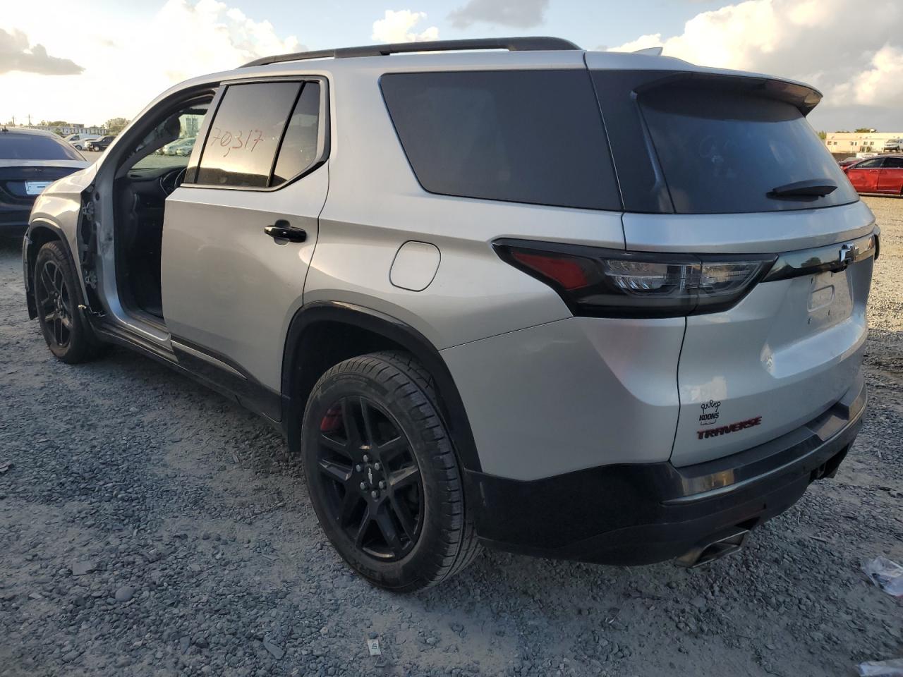 Obraz 2 z 2019 CHEVROLET TRAVERSE PREMIER 2019 z VIN 1GNEVKKW9KJ210265