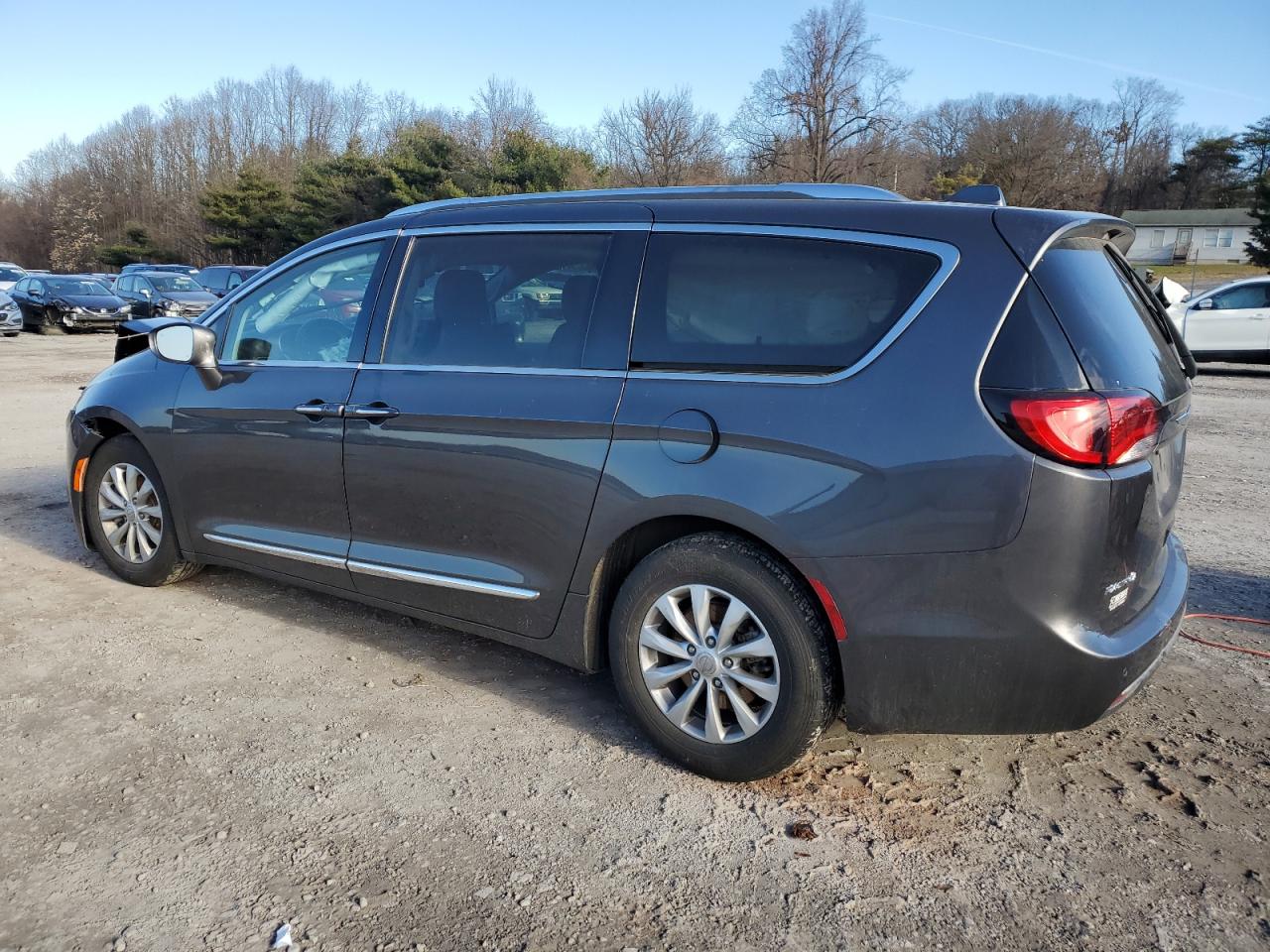 Image 2 of 2018 CHRYSLER PACIFICA TOURING L 2018 with VIN 2C4RC1BG8JR331270