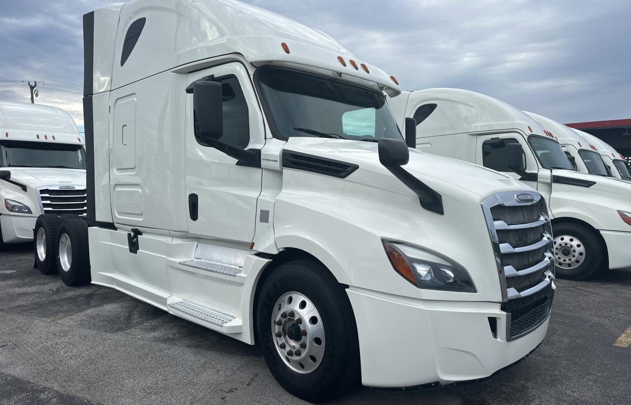 Изображение 2018 FREIGHTLINER CASCADIA 126  2018