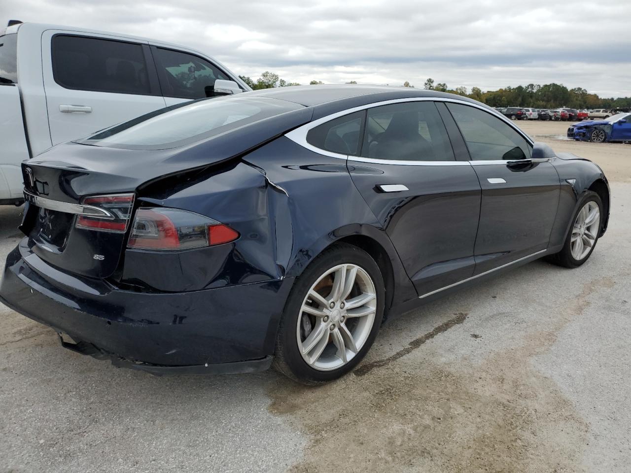 Image 3 of 2014 TESLA MODEL S  2014 with VIN 5YJSA1H1XEFP40527