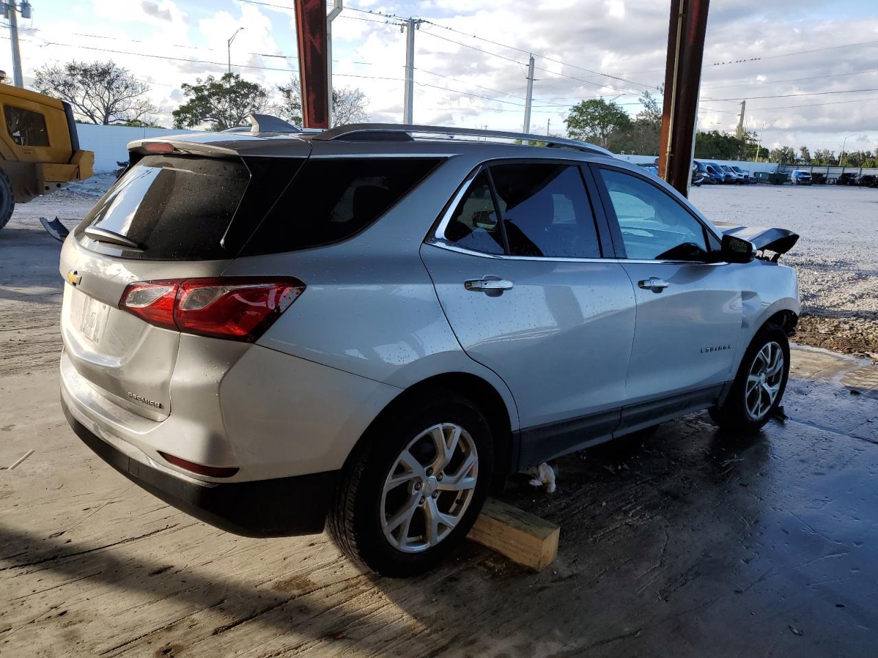 Image 3 of 2019 CHEVROLET EQUINOX PREMIER 2019 with VIN 2GNAXNEV8K6233434