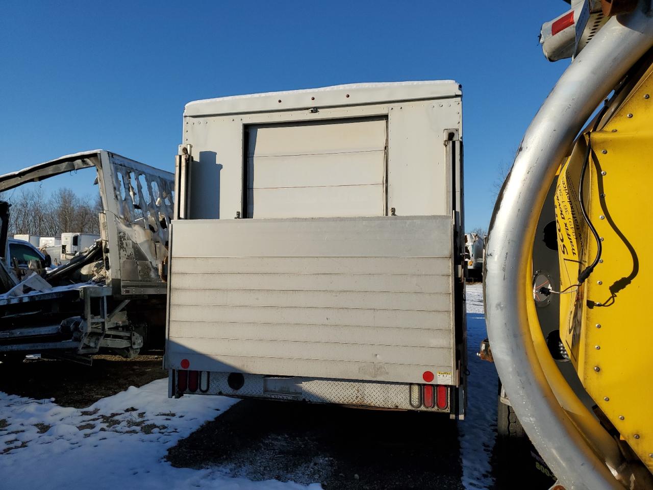 Image 3 of 2014 FREIGHTLINER CHASSIS M LINE WALK-IN VAN 2014 with VIN 4UZAANDU3ECGA5285