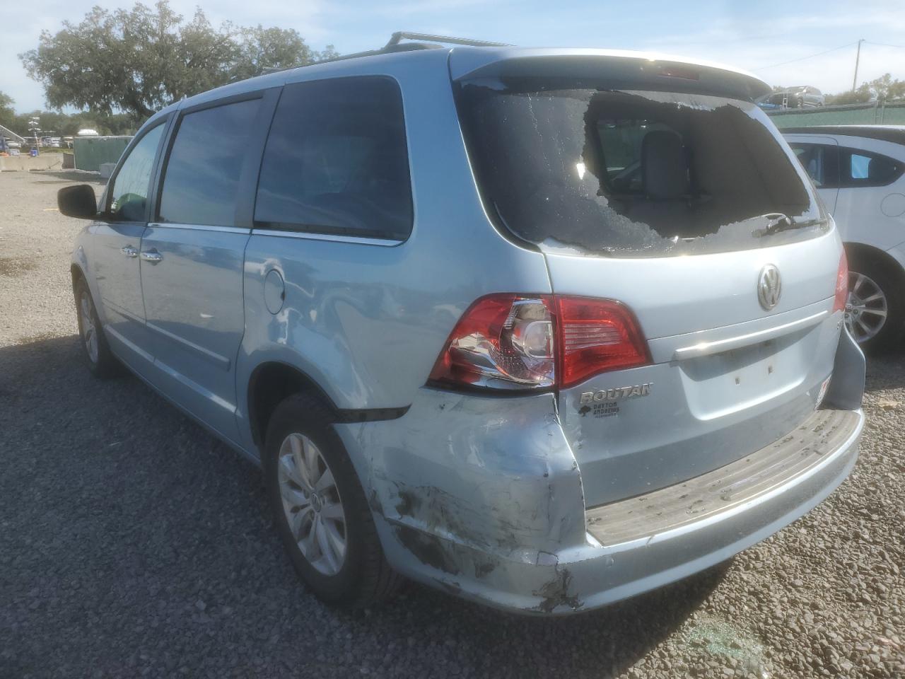 Image 2 of 2012 VOLKSWAGEN ROUTAN SE 2012 with VIN 2C4RVABG7CR354861