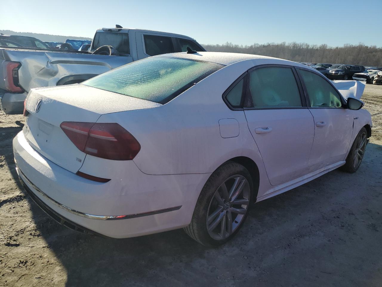 Obraz 3 z 2018 VOLKSWAGEN PASSAT S 2018 z VIN 1VWAA7A38JC023266