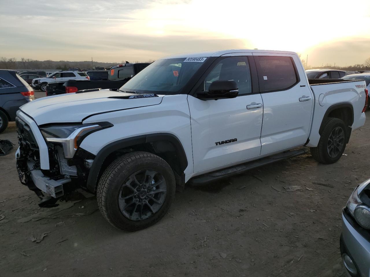Изображение 1 2024 TOYOTA TUNDRA CREWMAX LIMITED 2024 с VIN 5TFWC5DB7RX043104