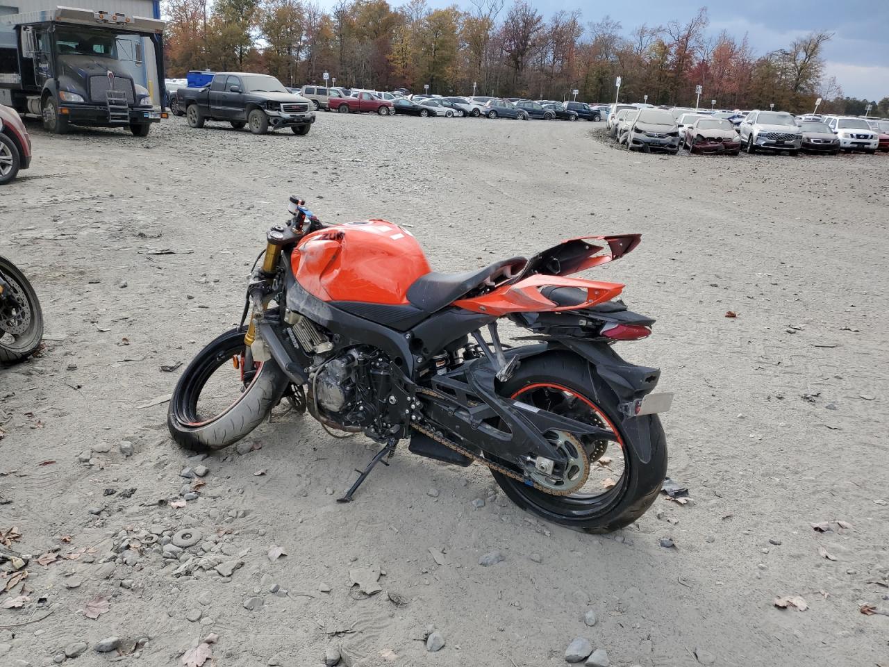 Image 3 of 2022 SUZUKI GSX-R750  2022 with VIN JS1GR7MA7N7101061
