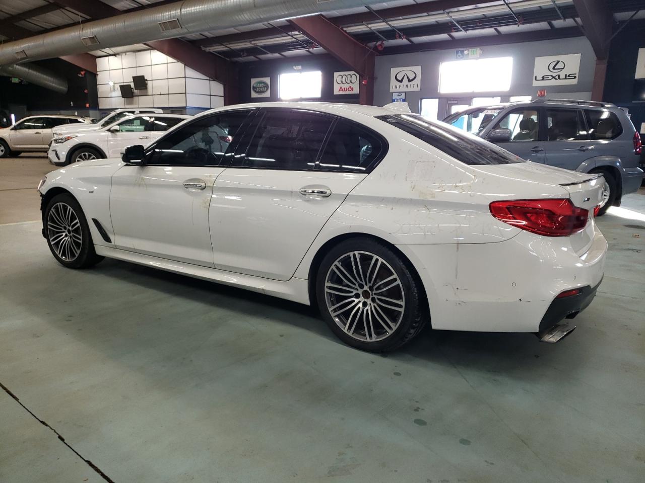 Obraz 2 z 2018 BMW 530 XI 2018 z VIN WBAJA7C55JWA73705