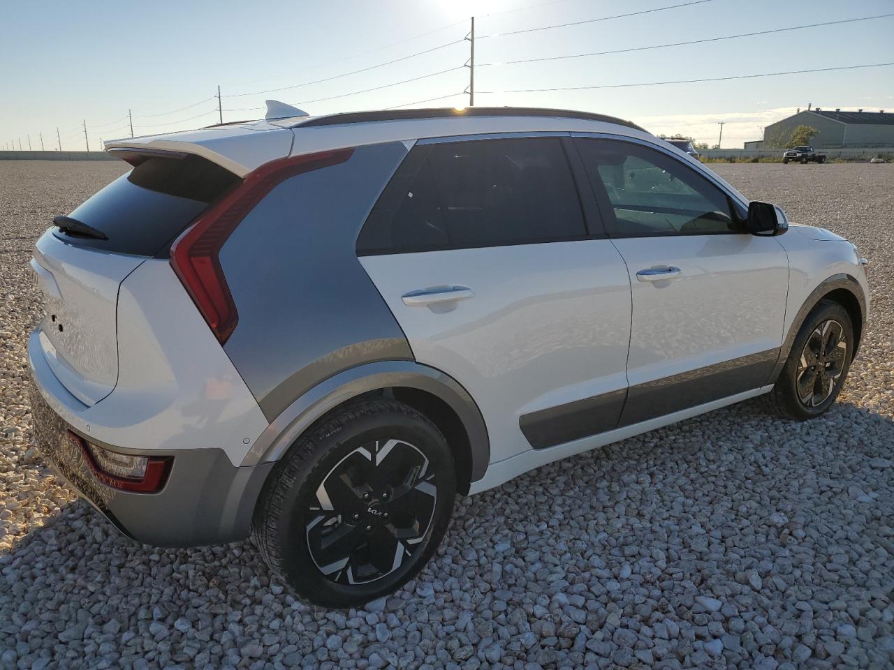 Obraz 3 z 2023 KIA NIRO WAVE 2023 z VIN KNDCT3L14P5048429