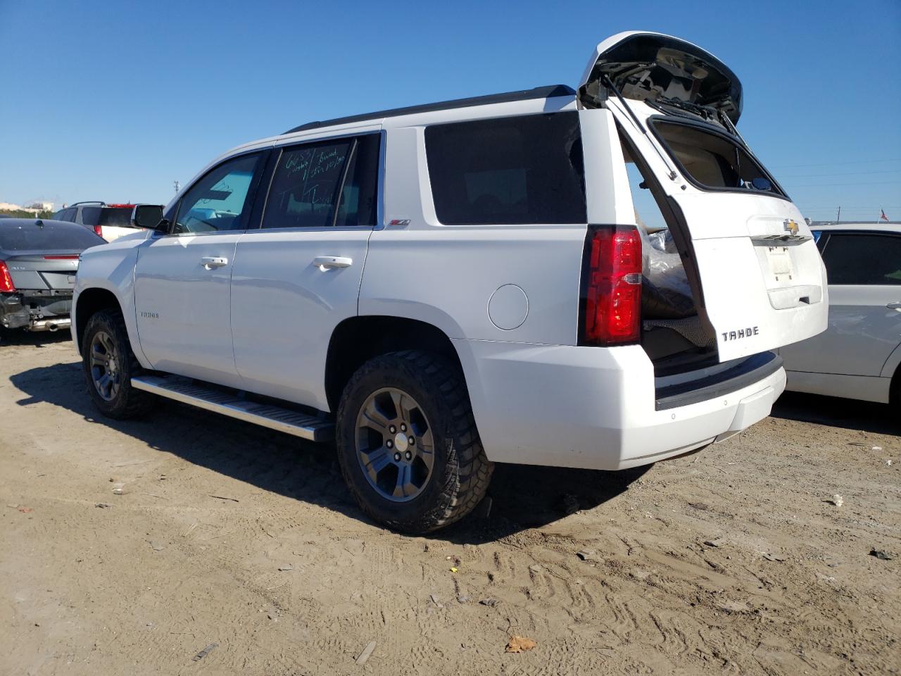 Image 2 of 2015 CHEVROLET TAHOE K1500 LT 2015 with VIN 1GNSKBKC7FR654656