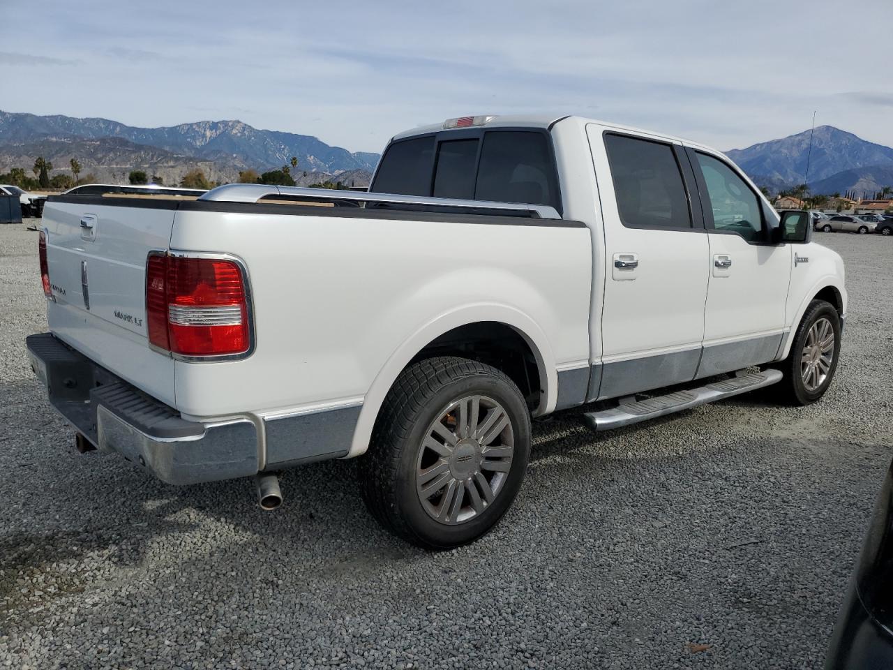 Image 3 of 2007 LINCOLN MARK LT  2007 with VIN 5LTPW16587FJ06545