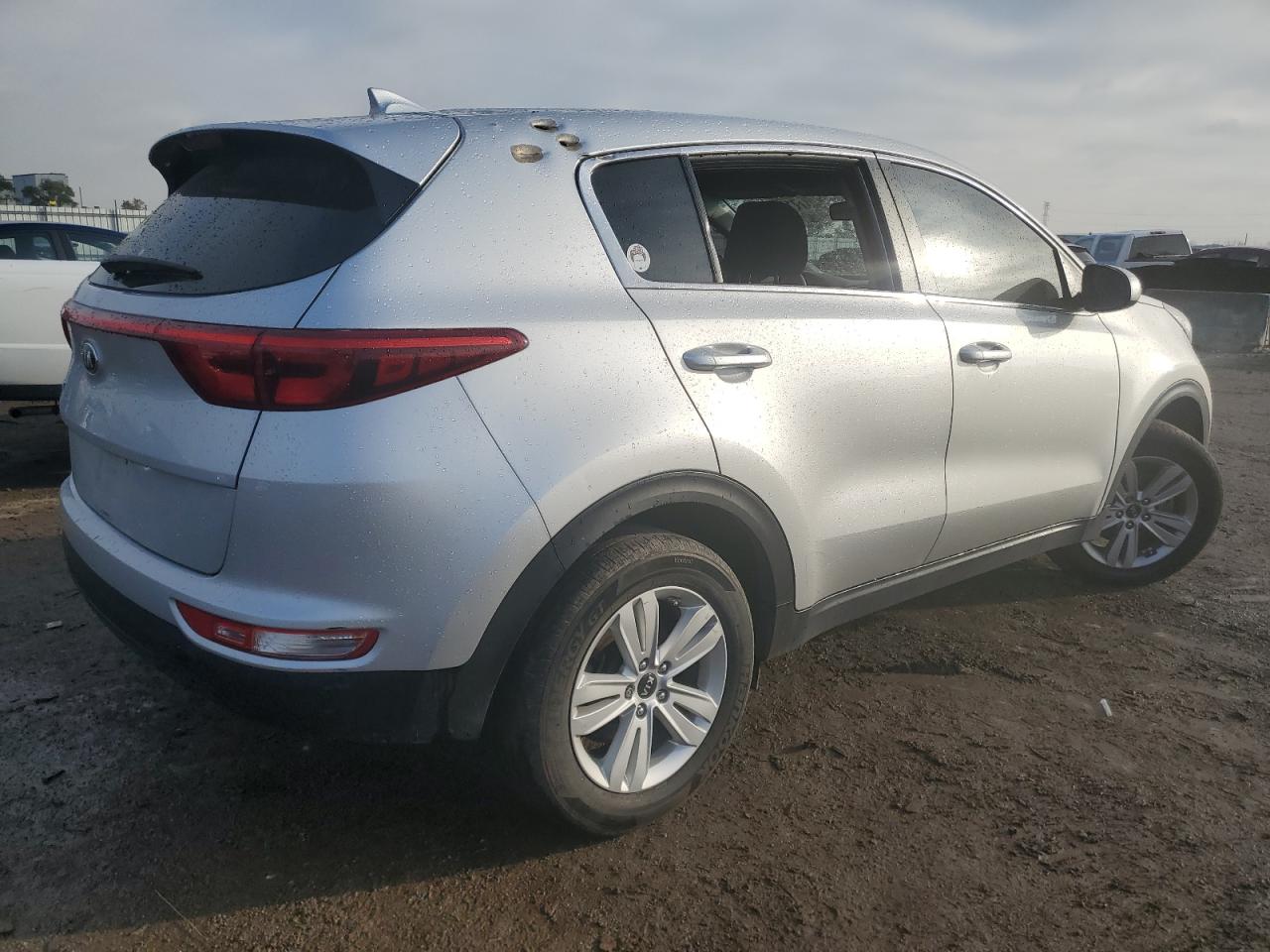 Image 3 of 2019 KIA SPORTAGE LX 2019 with VIN KNDPMCAC9K7594255