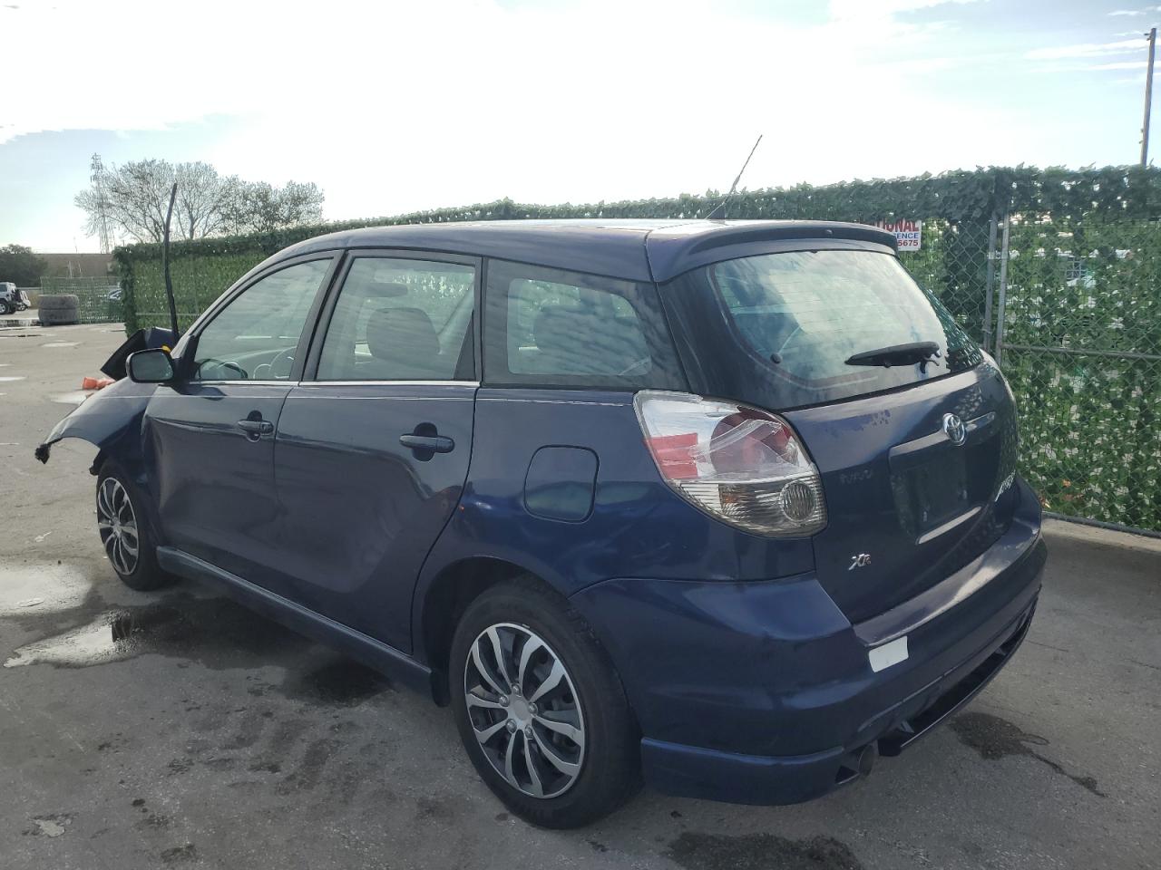 Image 2 of 2005 TOYOTA COROLLA MATRIX XR 2005 with VIN 2T1KR32E25C338361