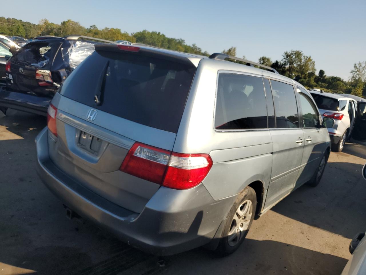 Image 3 of 2005 HONDA ODYSSEY EXL 2005 with VIN 5FNRL38755B100816