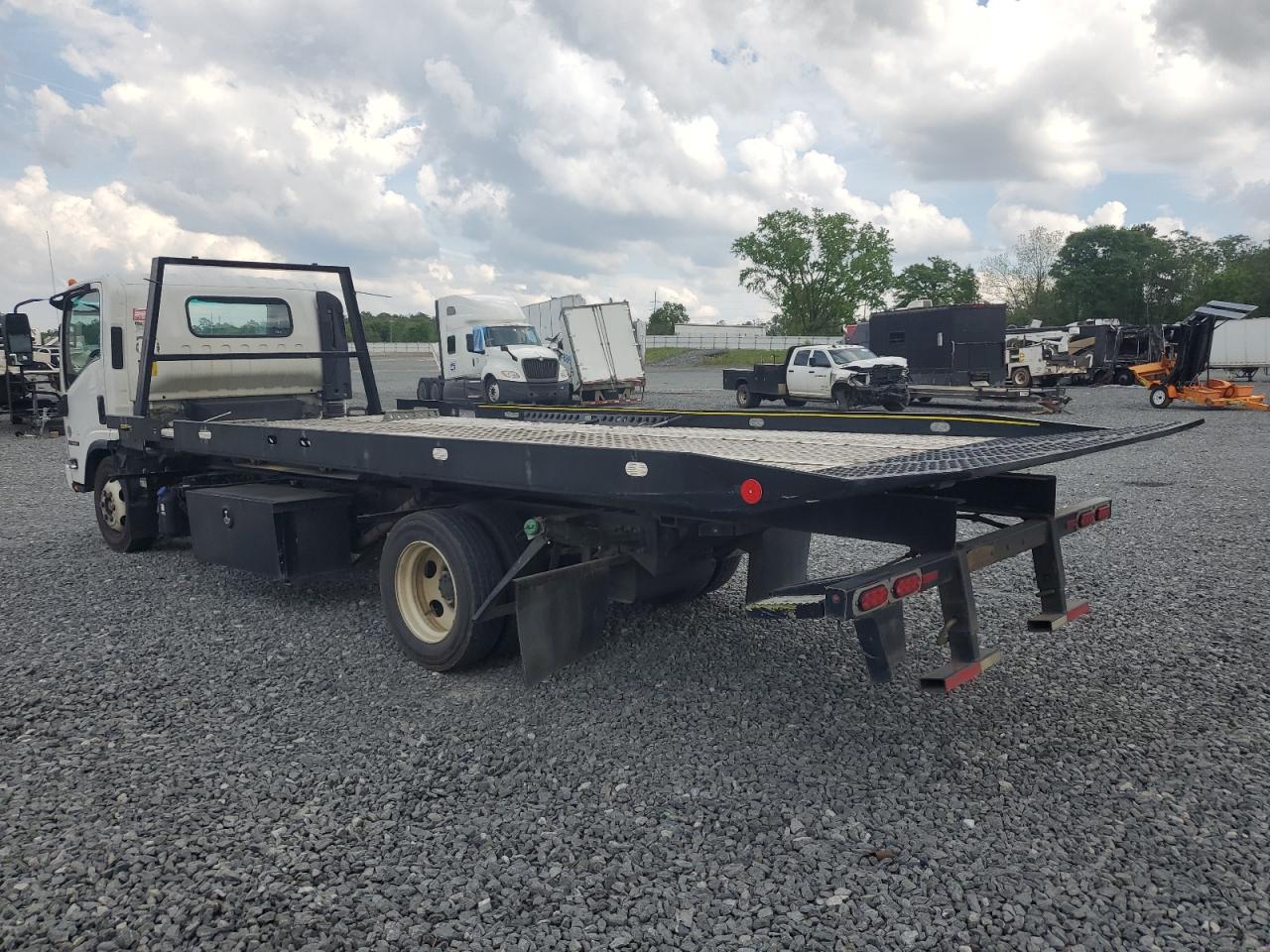 Image 3 of 2020 ISUZU NRR 2020 with VIN JALE5W166L7301895