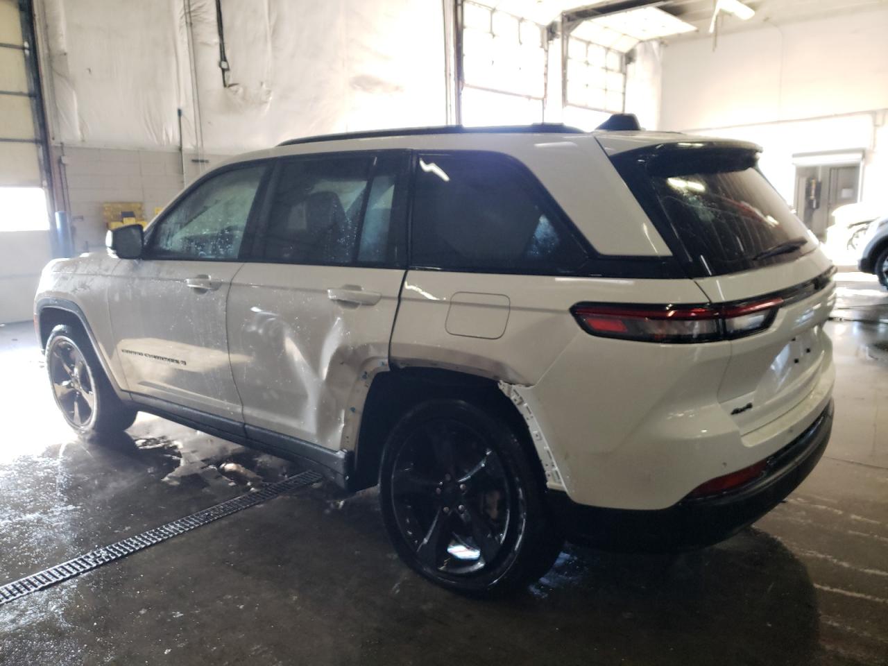 Obraz 2 z 2023 JEEP GRAND CHEROKEE LAREDO 2023 z VIN 1C4RJHAG8PC620540