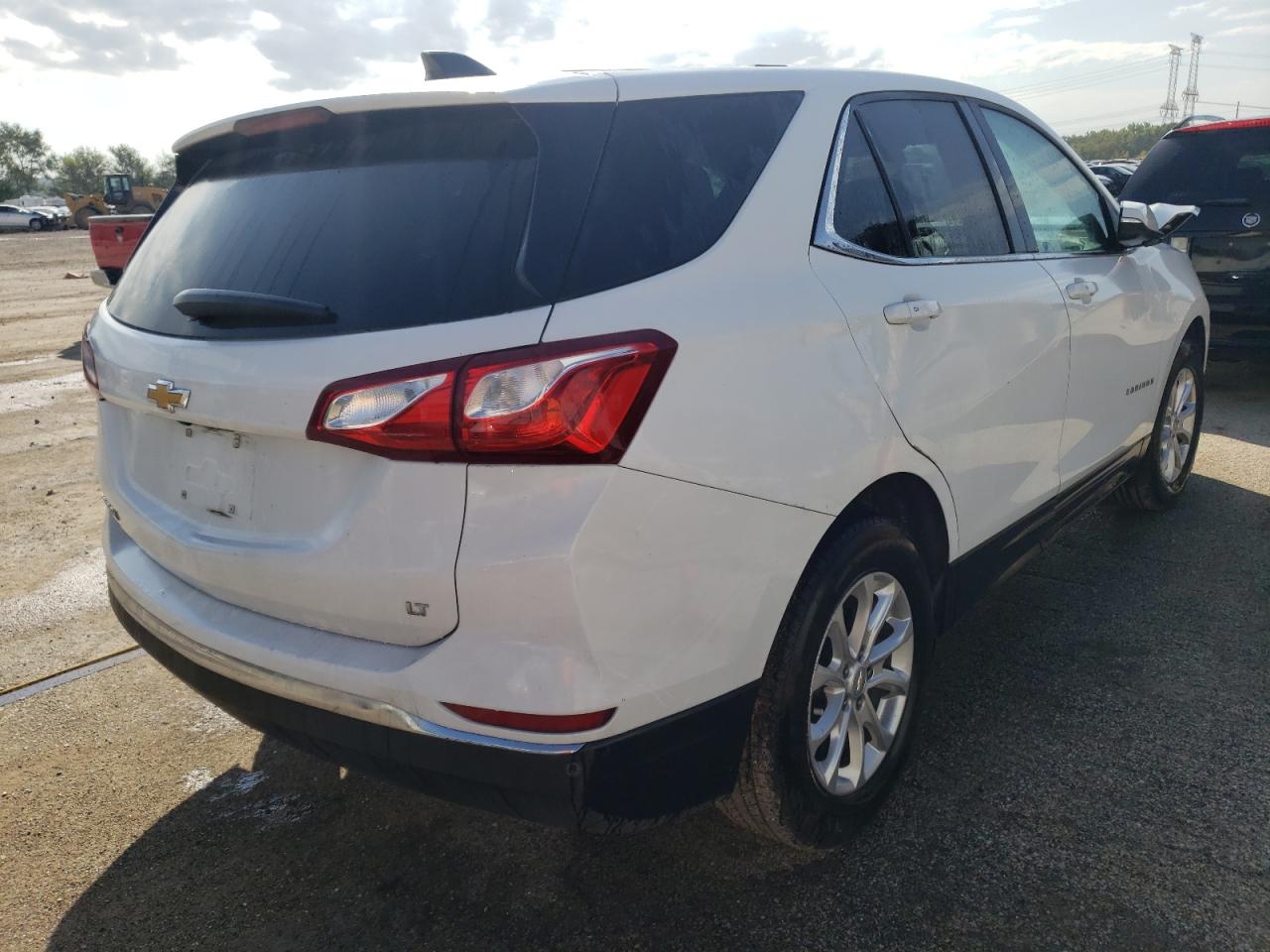 Изображение 3 Chevrolet Equinox Lt 2018 с VIN 2GNAXJEV8J6280616
