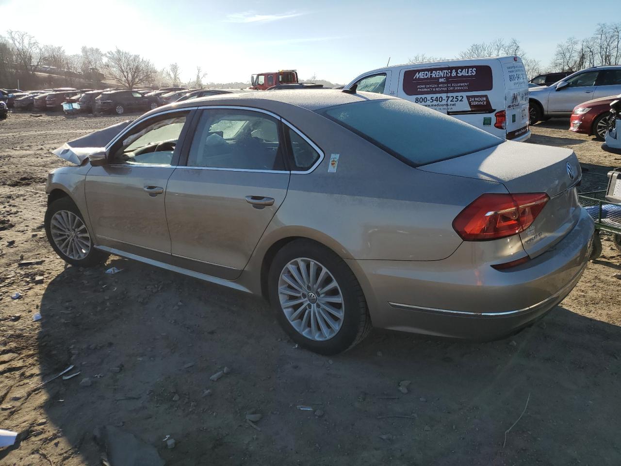 Obraz 2 z 2016 VOLKSWAGEN PASSAT SE 2016 z VIN 1VWBS7A36GC017346
