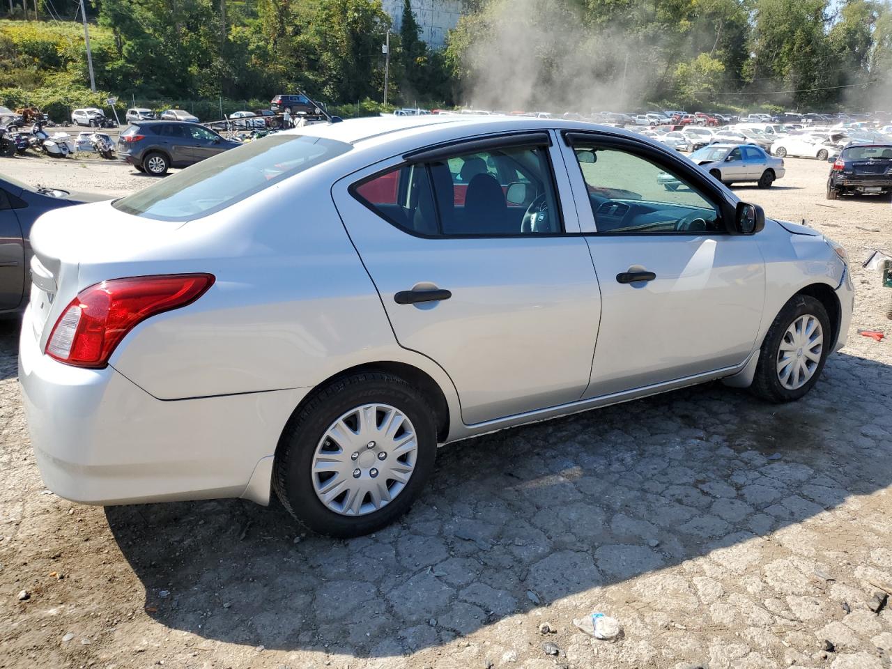 Obraz 3 z 2015 NISSAN VERSA S 2015 z VIN 3N1CN7AP5FL954096