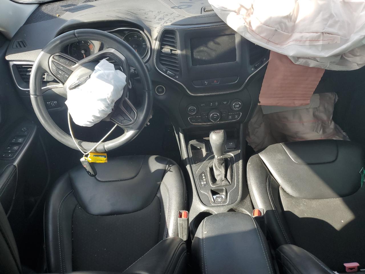 Obraz 2 z 2019 JEEP CHEROKEE LATITUDE PLUS 2019 z VIN 1C4PJLLB3KD327353