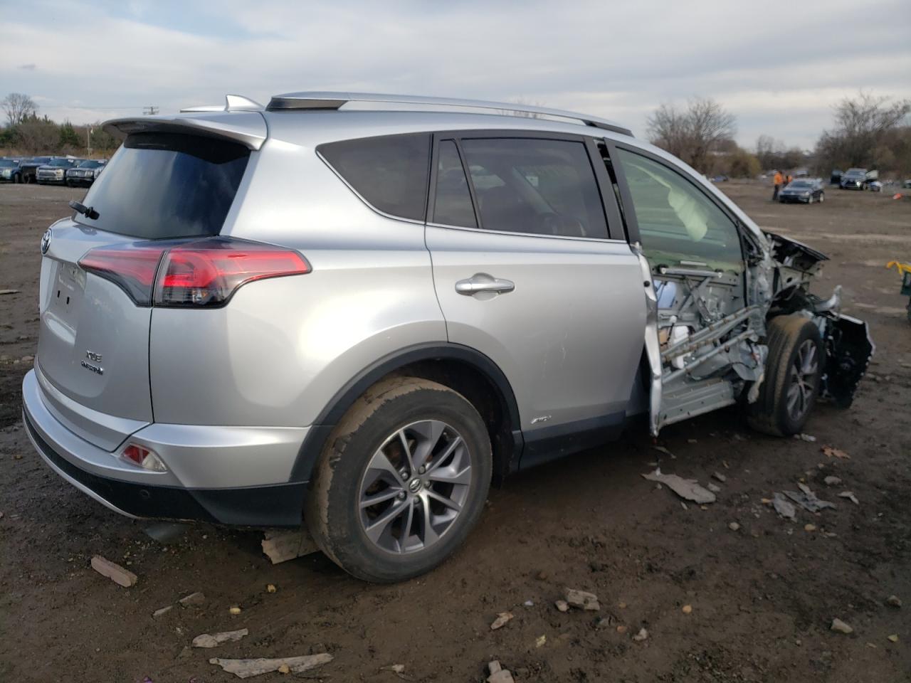 Image 3 of 2016 TOYOTA RAV4 HV XLE 2016 with VIN JTMRJREV9GD022420