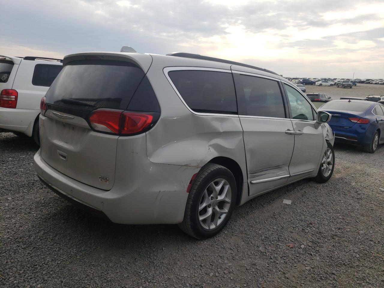 Obraz 3 z 2017 CHRYSLER PACIFICA TOURING L 2017 z VIN 2C4RC1BG8HR654681