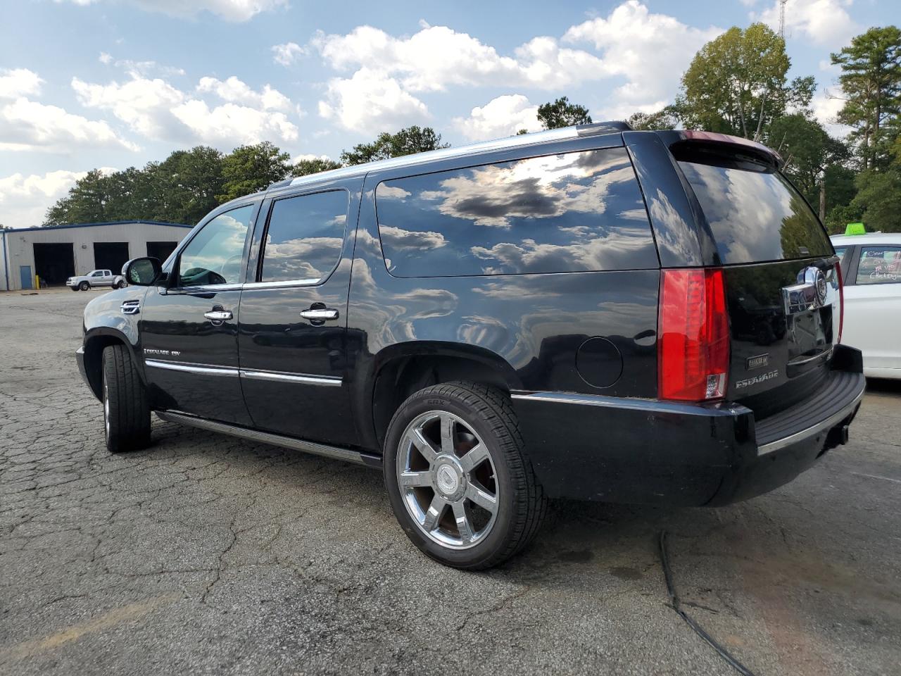 Image 2 of 2007 CADILLAC ESCALADE ESV 2007 with VIN 1GYFK66827R307836