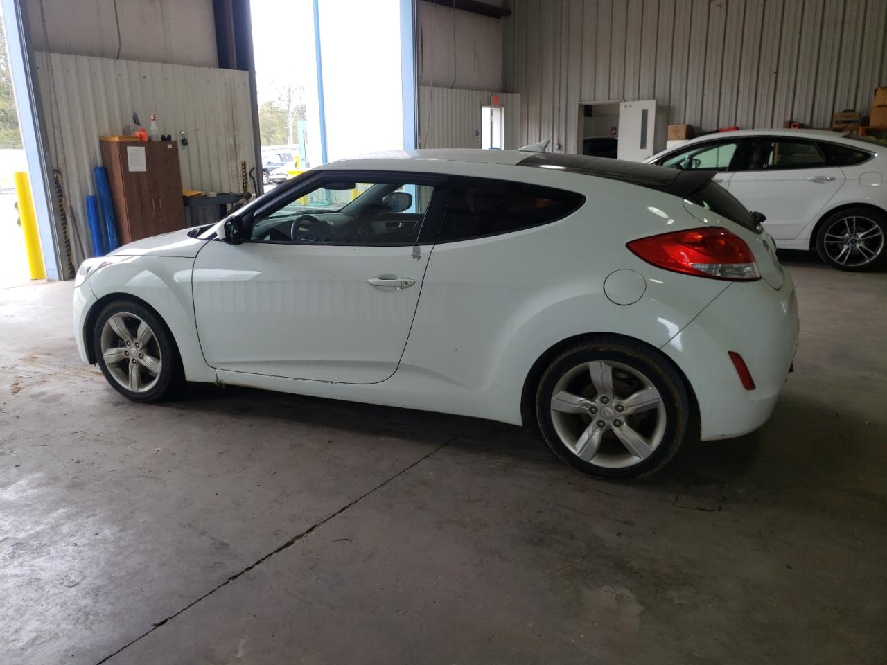Image 2 of 2013 HYUNDAI VELOSTER 2013 with VIN KMHTC6AD0DU116429