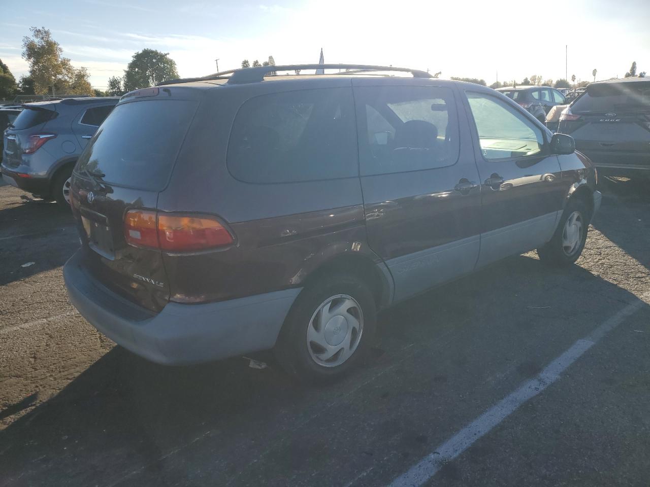 Изображение 3 2000 TOYOTA SIENNA LE 2000 с VIN 4T3ZF13C3YU268372