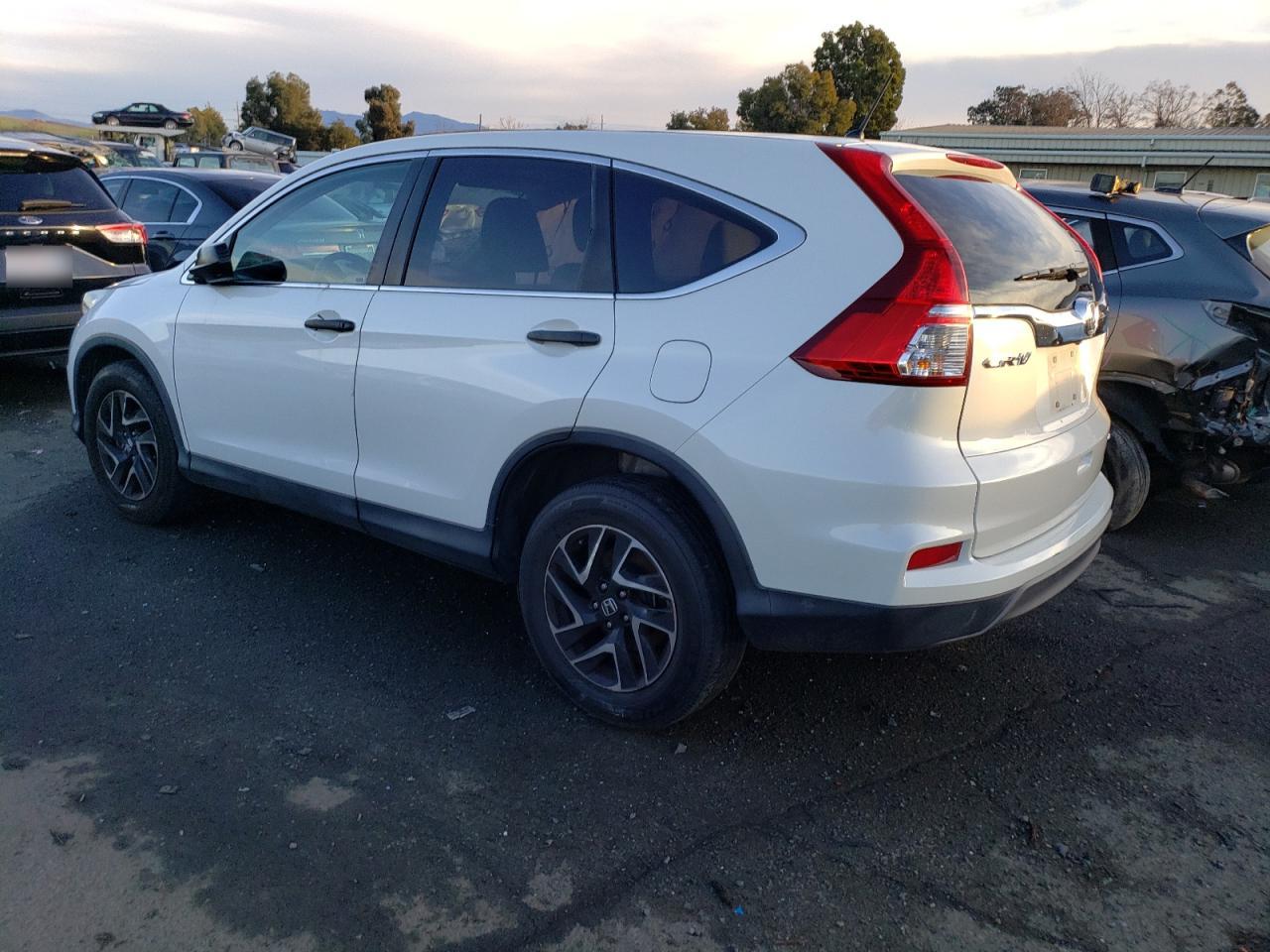 Obraz 2 z 2016 HONDA CR-V SE 2016 z VIN 5J6RM4H44GL078357