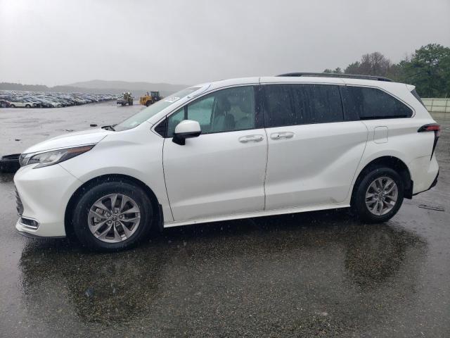 Изображение 1 2022 TOYOTA SIENNA XLE 2022 с VIN 5TDYRKEC9NS077347