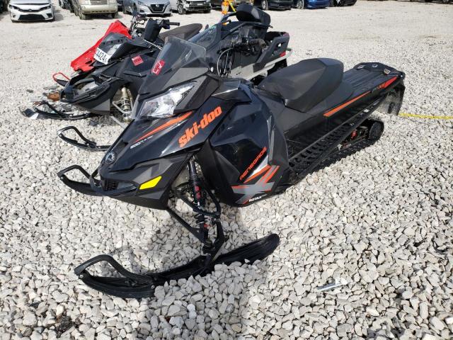 Obraz 2 z 2015 SKI DOO RENEGADE 2015 z VIN 2BPSUWFA2FV000331