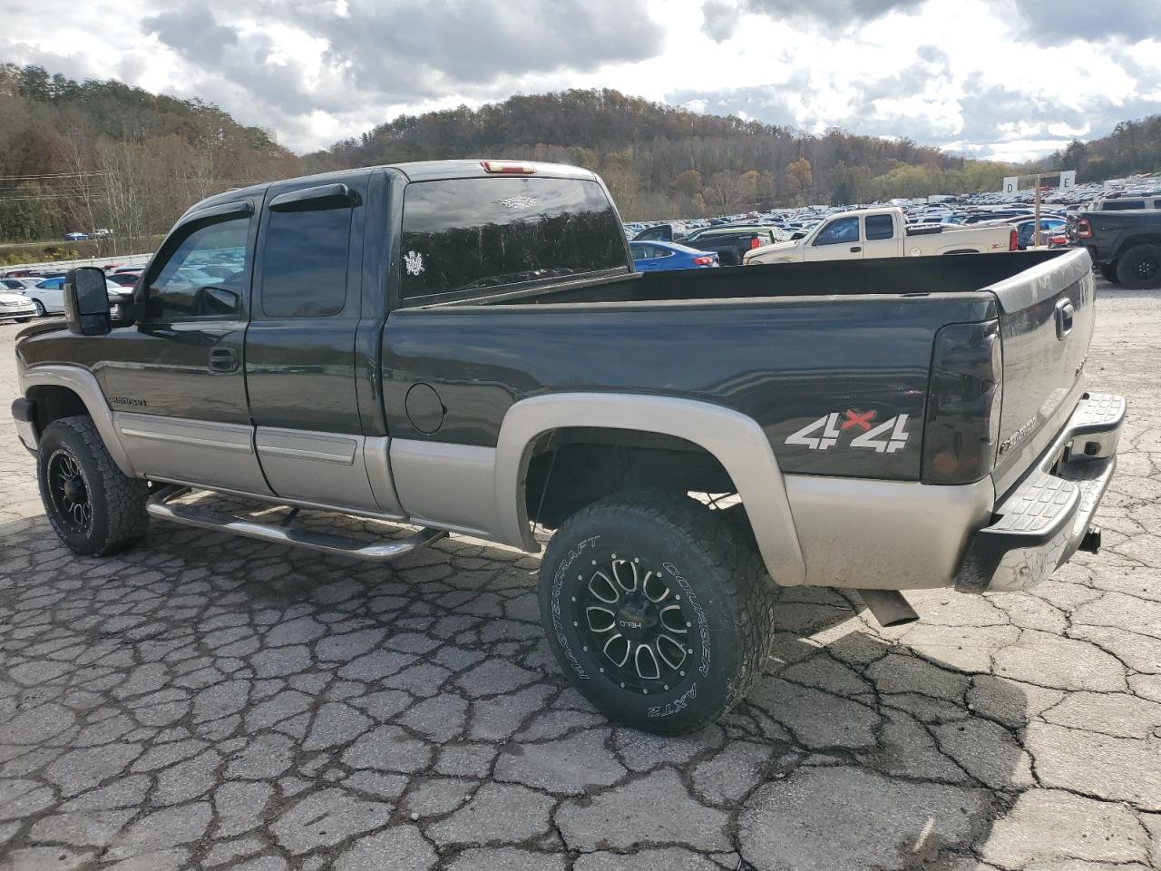 Image 2 of 2004 CHEVROLET SILVERADO K2500 2004 with VIN 1GCGK29U74Z198927
