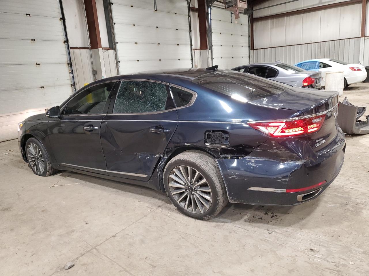 Image 2 of 2017 KIA CADENZA PREMIUM 2017 with VIN KNALC4J19H5081305