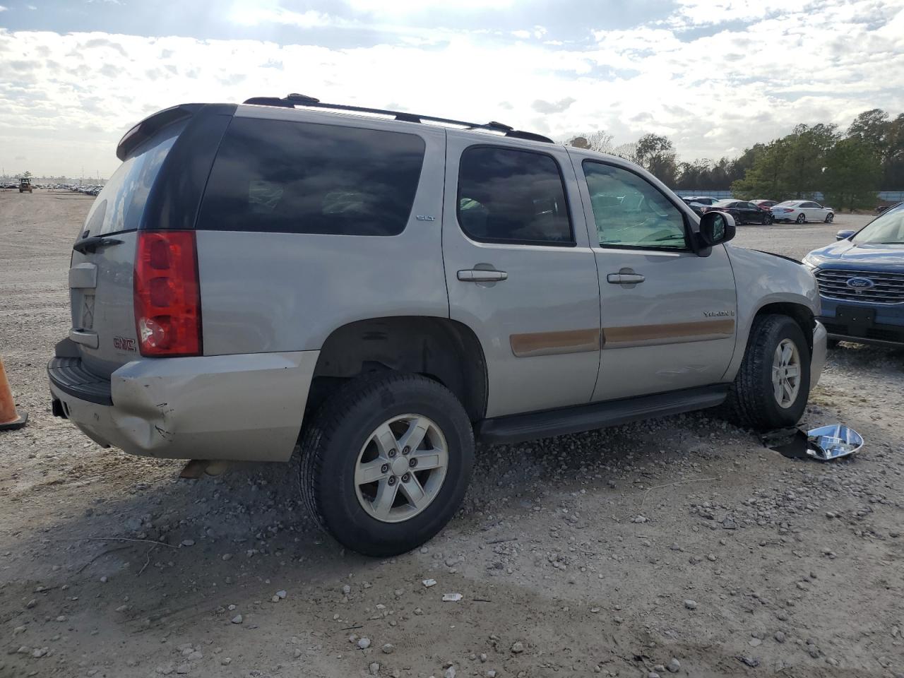 Изображение 3 2007 GMC YUKON  2007 с VIN 1GKFC13J77J105610