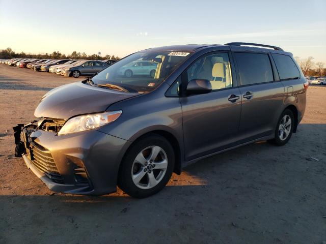 Obraz 1 z 2018 TOYOTA SIENNA LE 2018 z VIN 5TDKZ3DC4JS963549