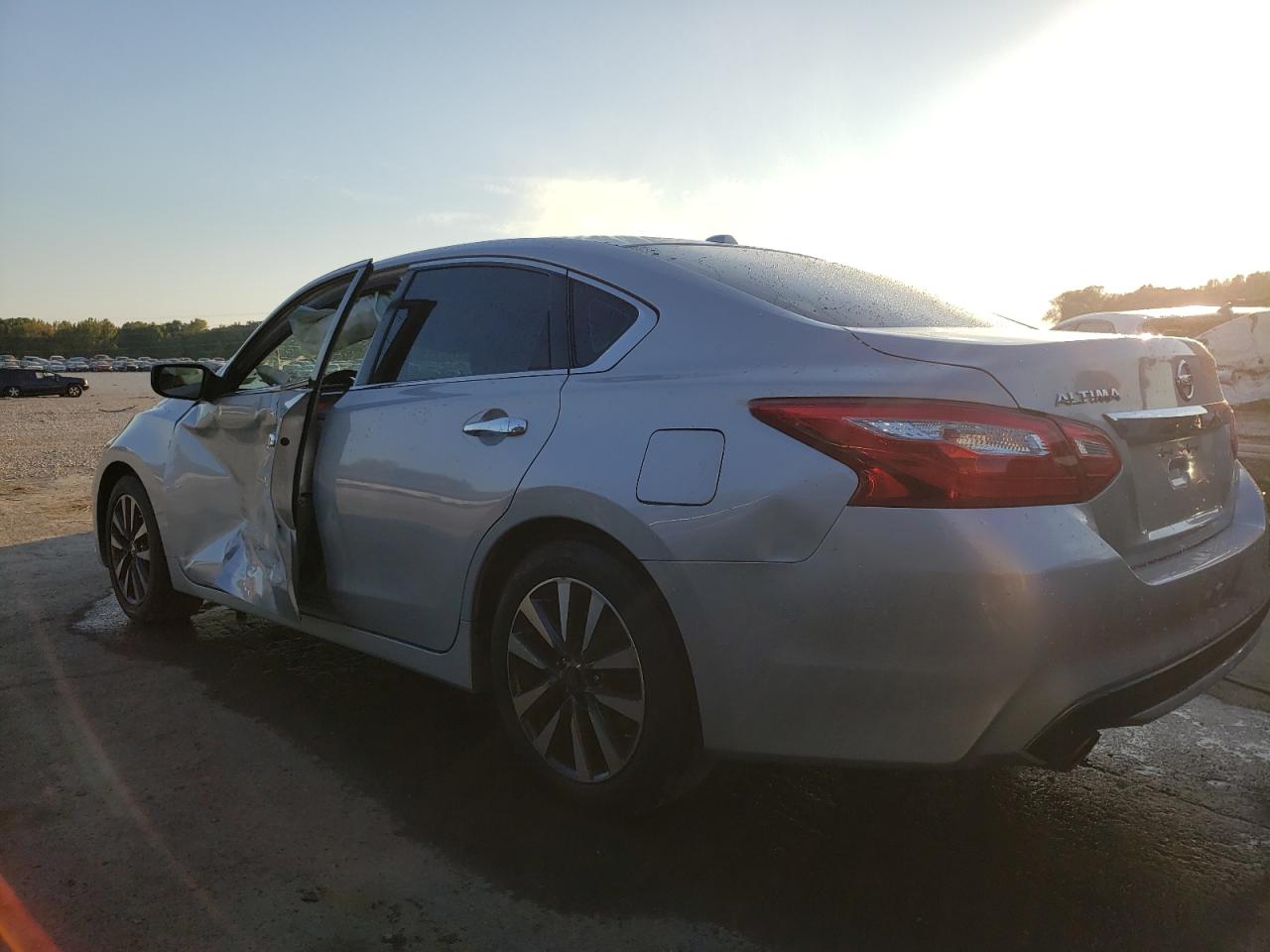 Obraz 2 z 2017 NISSAN ALTIMA 2.5 2017 z VIN 1N4AL3AP7HC269282
