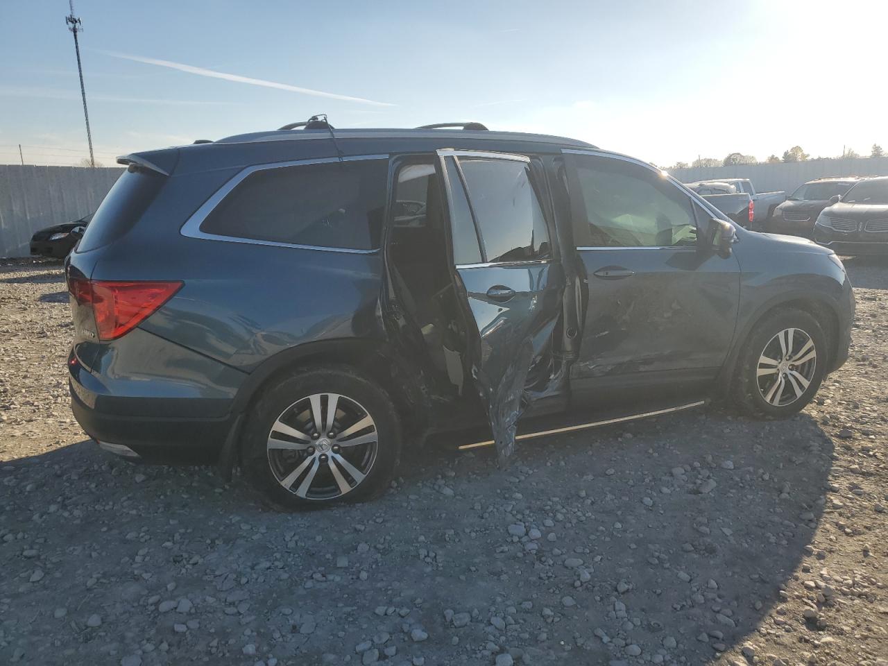 Image 3 of 2018 HONDA PILOT EXL 2018 with VIN 5FNYF6H50JB045866