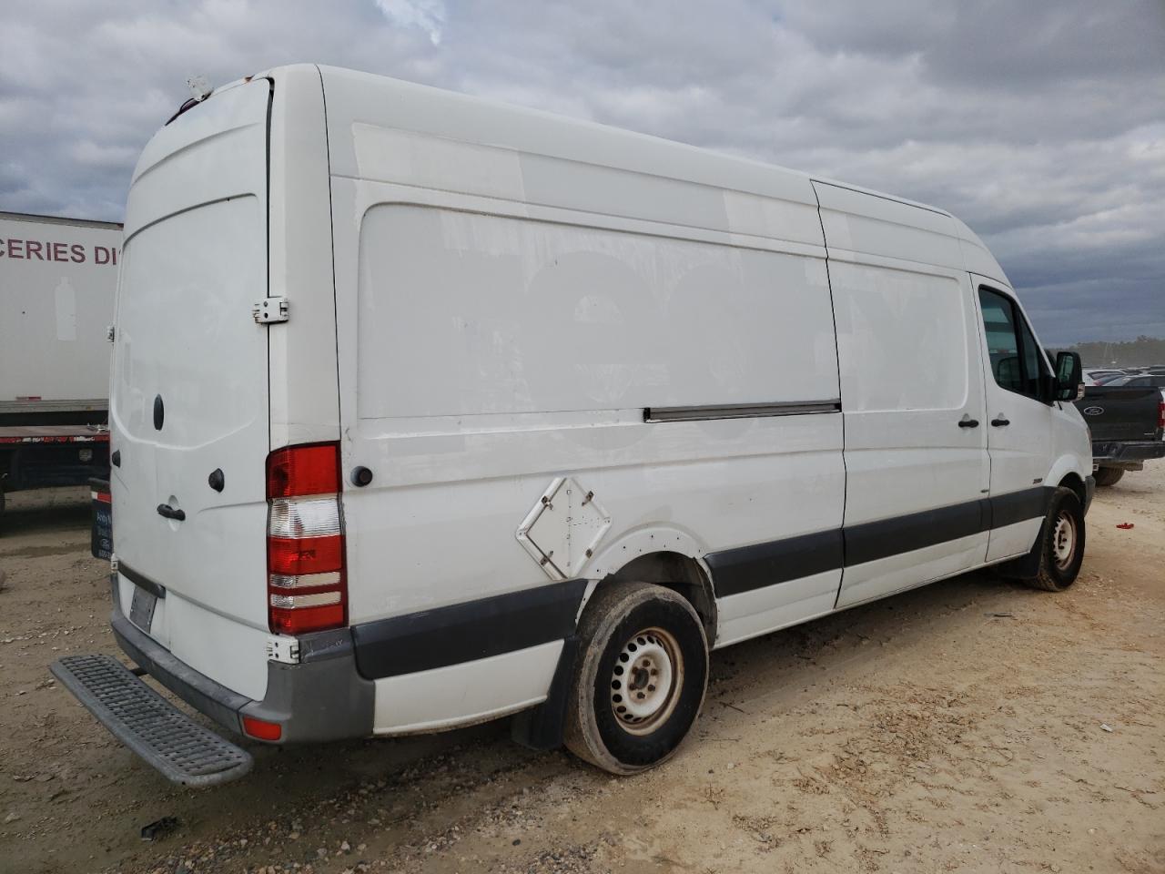 Image 3 of 2011 MERCEDES-BENZ SPRINTER 2500 2011 with VIN WD3PE8CBXB5606403
