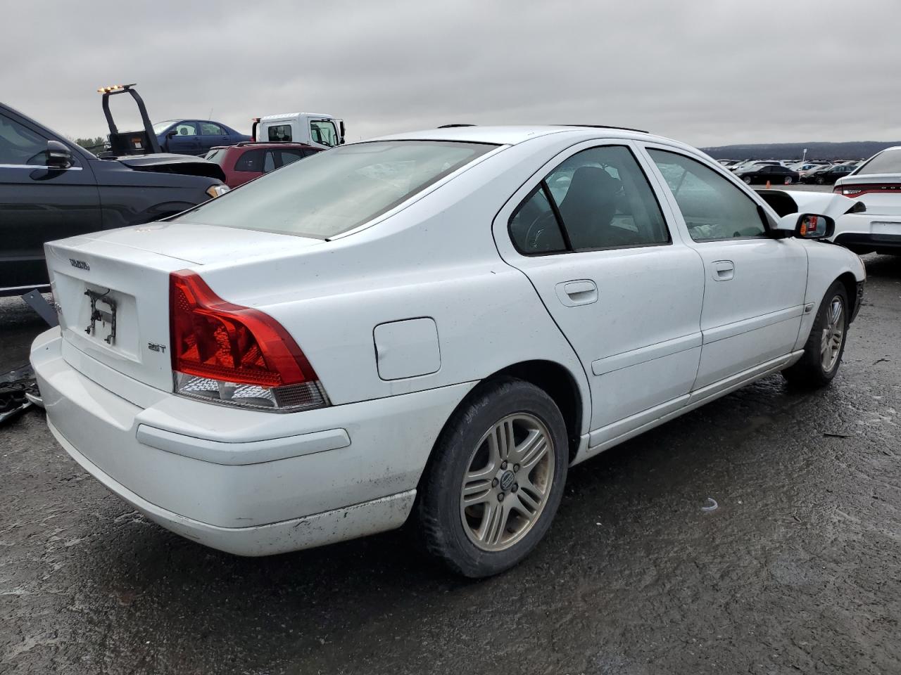 Image 3 of 2006 VOLVO S60 2.5T 2006 with VIN YV1RS592262530187