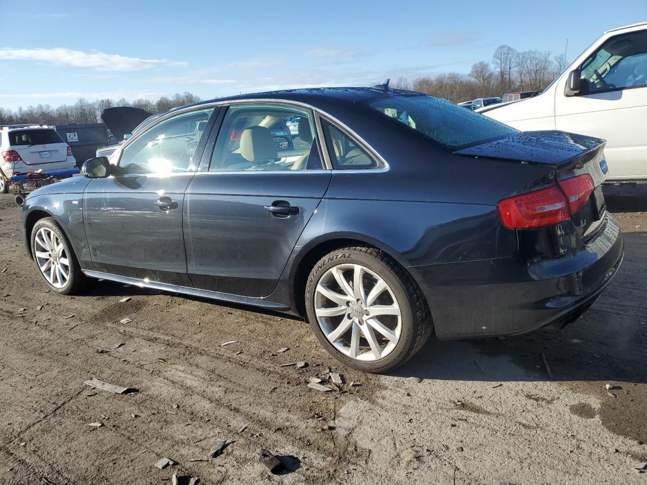 Obraz 2 z 2014 AUDI A4 PREMIUM 2014 z VIN WAUBFAFLXEN002537