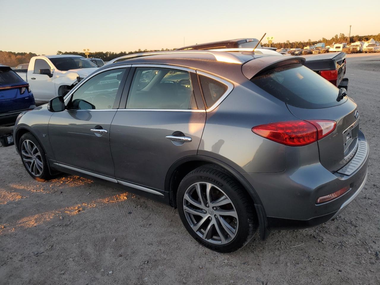 Obraz 2 z 2016 INFINITI QX50  2016 z VIN JN1BJ0RP0GM232707