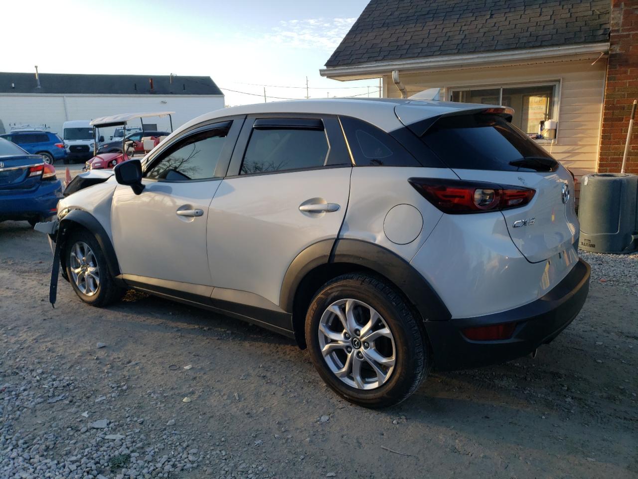Obraz 2 z 2019 MAZDA CX-3 SPORT 2019 z VIN JM1DKDB78K0406981