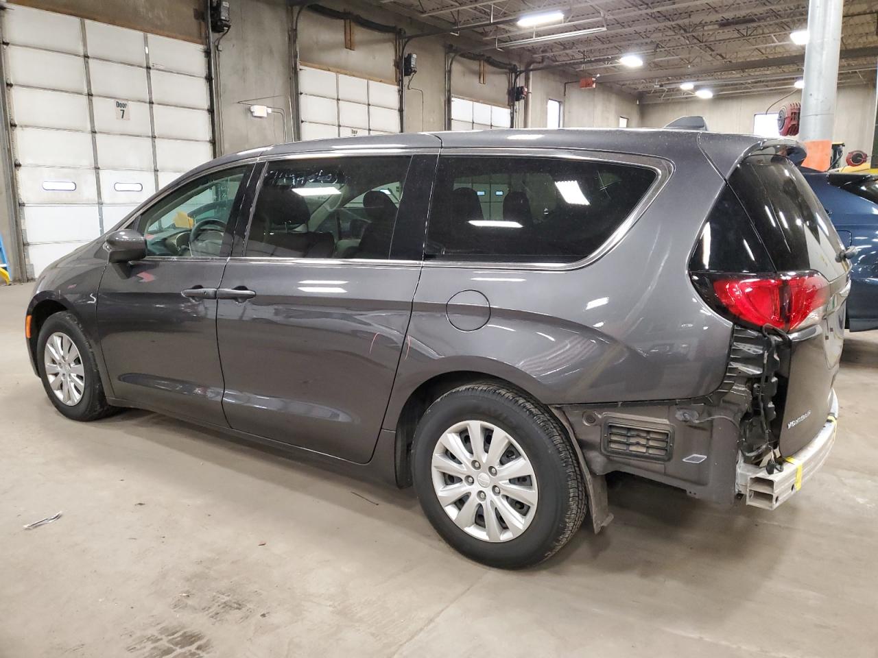 Изображение 2 2020 CHRYSLER VOYAGER L 2020 с VIN 2C4RC1AG7LR232945