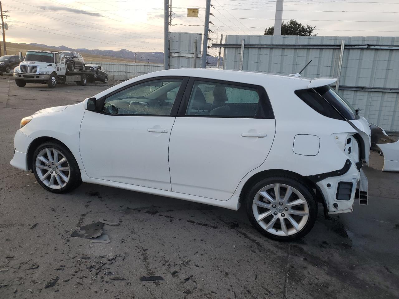 Image 2 of 2009 TOYOTA COROLLA MATRIX XRS 2009 with VIN 2T1GE40E79C005511